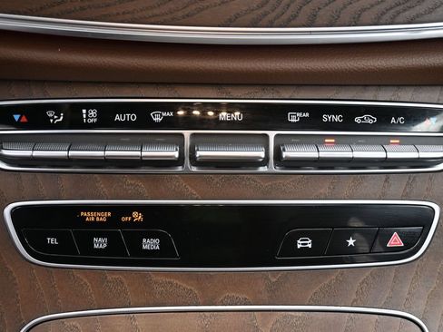 Used 2023 Mercedes-Benz E 350 4MATIC Sedan image 34