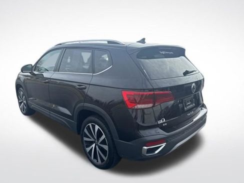 Used 2024 Volkswagen Taos SE image 3