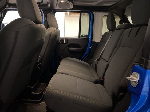 Used 2024 Jeep Wrangler Unlimited image 18