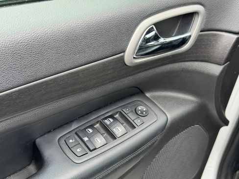 Used 2018 Jeep Grand Cherokee Laredo RWD image 23