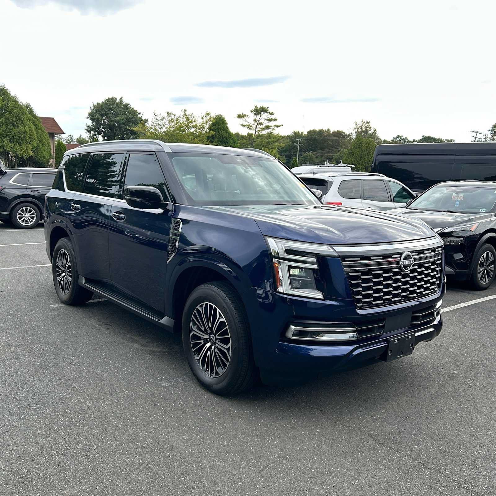 Used 2025 Nissan Armada Platinum AWD/4WD image 1