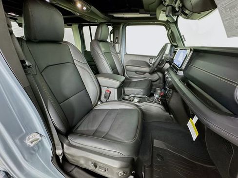 New 2026 Jeep Wrangler Unlimited Sahara AWD/4WD image 33