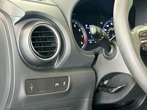 Used 2021 Hyundai Kona SE FWD image 10
