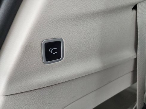 Used 2024 Chrysler Pacifica Touring-L image 31