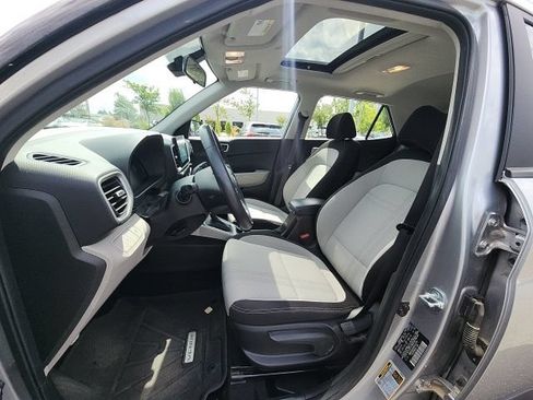 Certified 2024 Hyundai Venue SEL FWD image 25