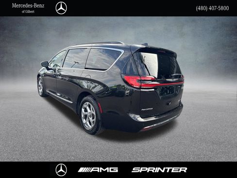 Used 2023 Chrysler Pacifica Limited FWD image 3