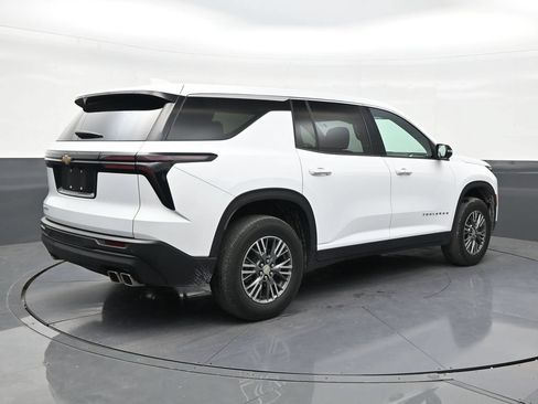 Used 2024 Chevrolet Traverse LS FWD image 5