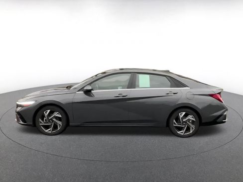 Used 2025 Hyundai Elantra SEL image 8
