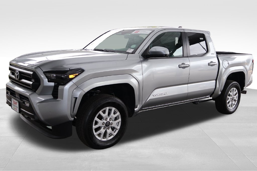 Certified 2025 Toyota Tacoma SR5 AWD/4WD image 10