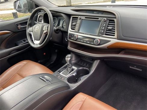 Used 2019 Toyota Highlander Limited Platinum image 21
