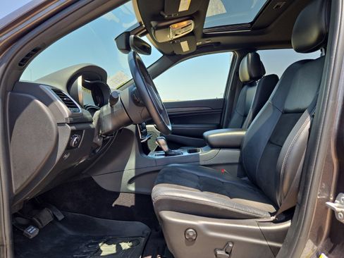 Used 2019 Jeep Grand Cherokee Altitude AWD/4WD image 24