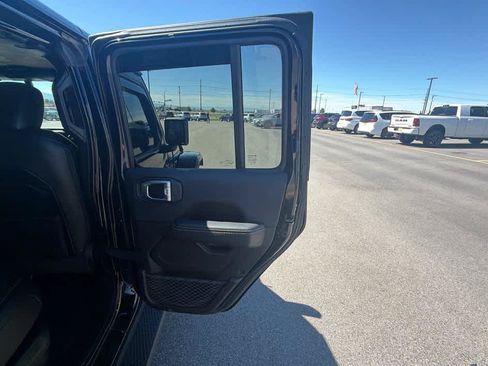 Used 2021 Jeep Wrangler Unlimited Sahara w/ Cold Weather Group AWD/4WD image 24