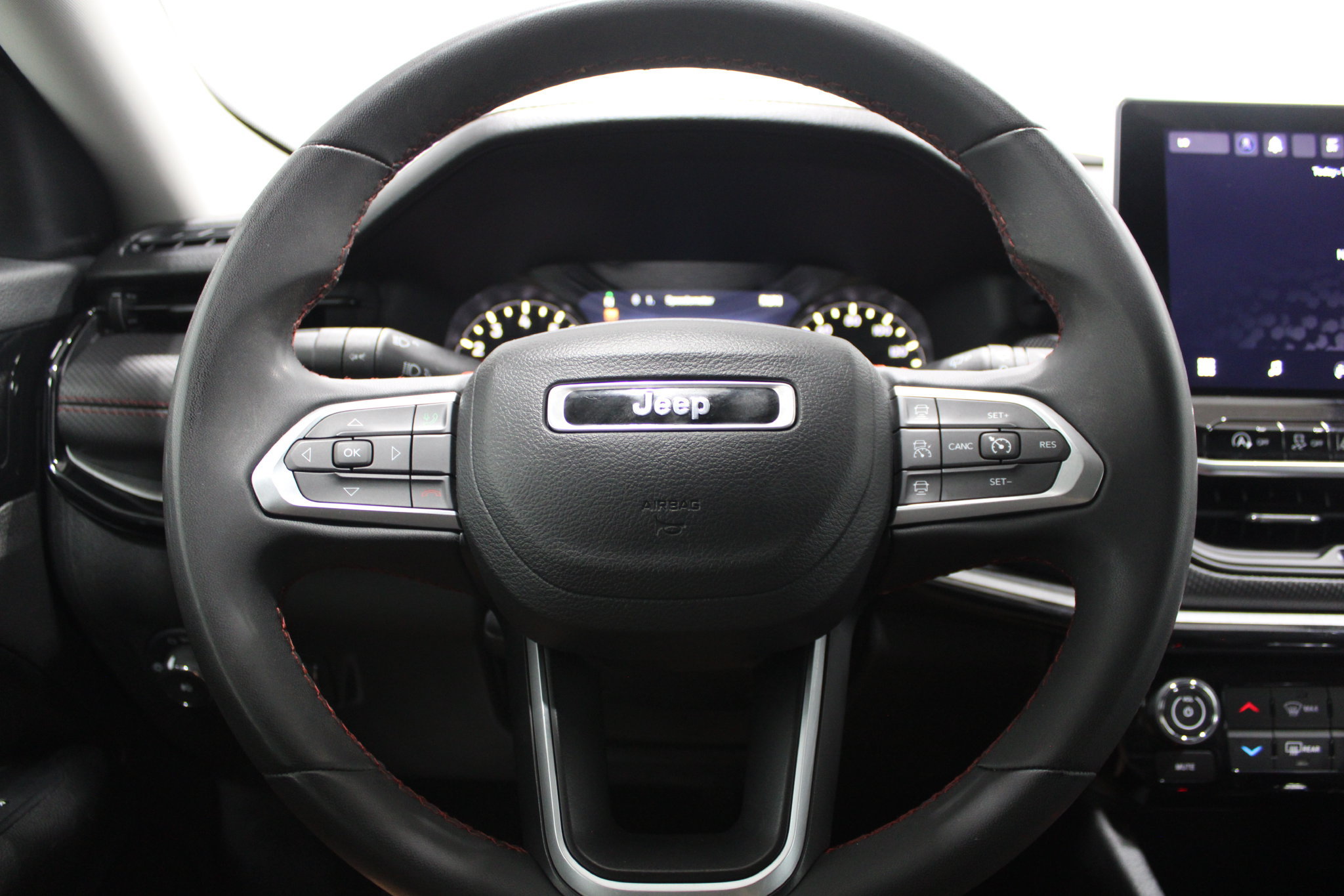 Used 2022 Jeep Compass Trailhawk AWD/4WD image 29