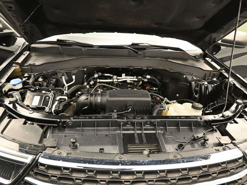 Used 2022 Ford Explorer XLT w/ Equipment Group 202A RWD image 5