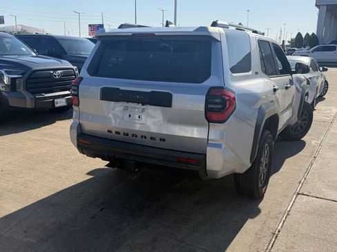 Used 2025 Toyota 4Runner SR5 RWD image 5