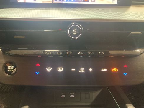 Used 2025 Nissan Murano Platinum w/ Cargo Package image 31