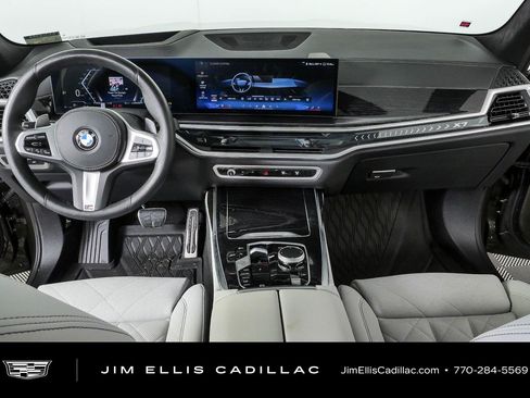 Used 2025 BMW X7 xDrive40i w/ M Sport Package AWD/4WD image 19