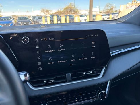 Used 2025 Chevrolet Equinox LT image 21