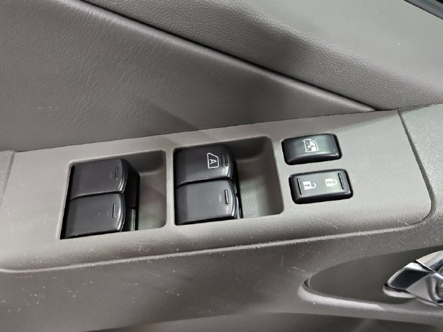 Used 2016 Nissan Frontier SL AWD/4WD image 13