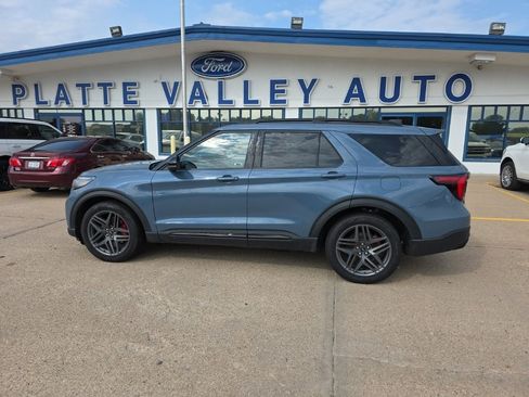 Used 2025 Ford Explorer ST AWD/4WD image 7