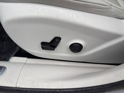 Used 2019 Jeep Cherokee Limited image 20