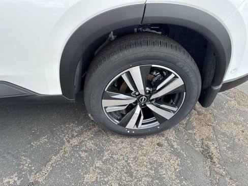 New 2025 Nissan Rogue SL AWD/4WD image 9