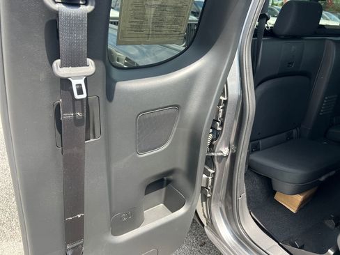 Used 2024 Nissan Frontier SV w/ SV Convenience Package RWD image 15