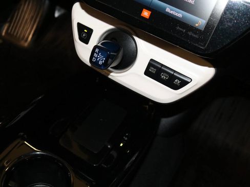 Used 2017 Toyota Prius Prime Advanced image 30