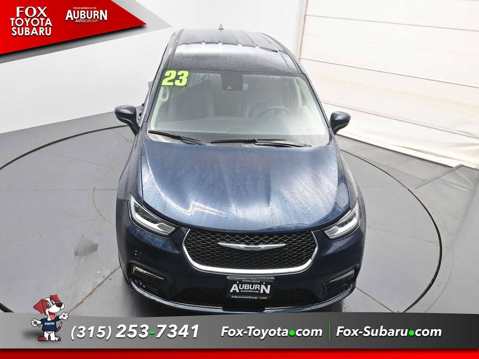 Used 2023 Chrysler Pacifica Touring-L AWD/4WD image 31