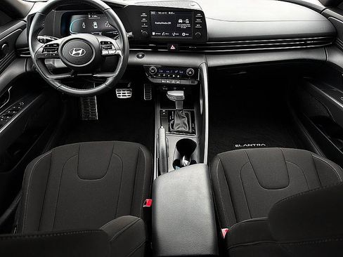 Certified 2025 Hyundai Elantra Sport FWD image 6