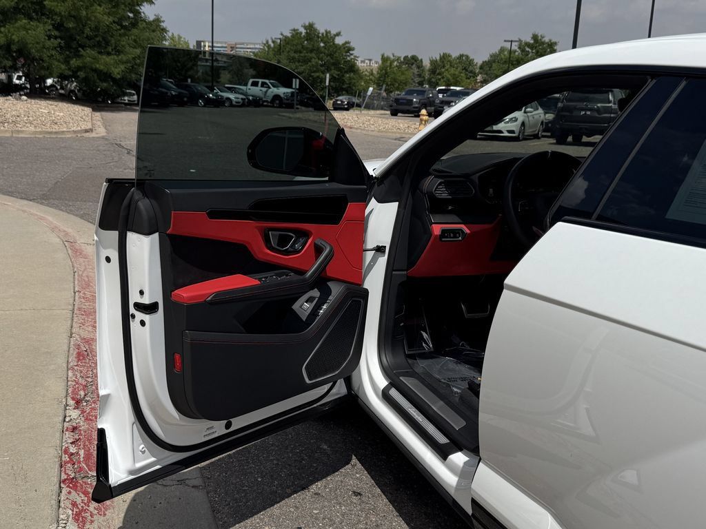 Used 2022 Lamborghini Urus AWD/4WD image 15