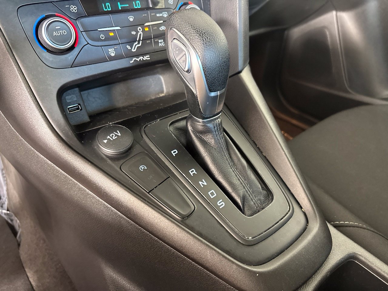 Used 2018 Ford Focus SE w/ SE Appearance Package FWD image 20