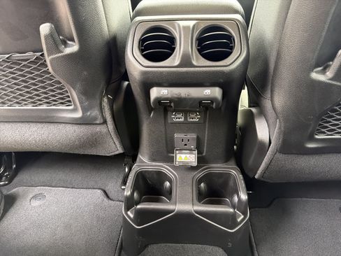 Used 2026 Jeep Gladiator Mojave AWD/4WD image 29