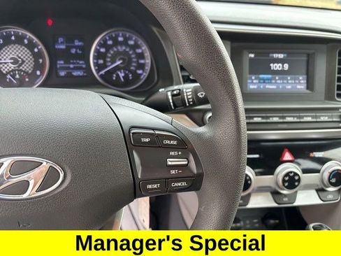 Used 2019 Hyundai Elantra SE image 18