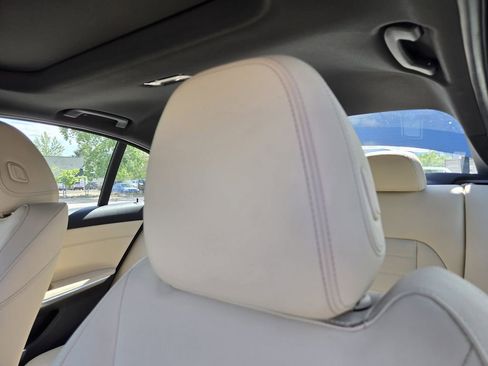 Used 2021 BMW 330i xDrive Sedan w/ Premium Package AWD/4WD image 16