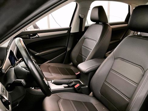 Used 2020 Volkswagen Passat 2.0T SE image 24