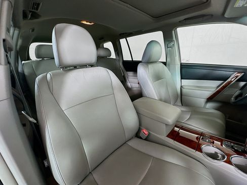 Used 2011 Toyota Highlander Limited w/ Tow Pkg AWD/4WD image 28
