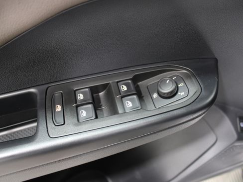 Used 2024 Volkswagen Taos SEL image 7