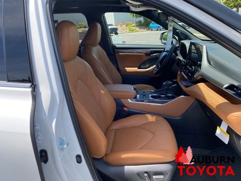 New 2026 Toyota Highlander Platinum AWD/4WD image 21