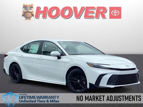 New 2026 Toyota Camry SE FWD image 1