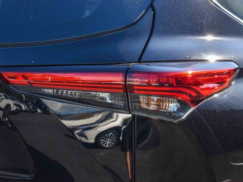 Used 2022 Toyota Highlander Platinum image 7