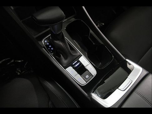 Certified 2025 Hyundai Santa Cruz Limited AWD/4WD image 17