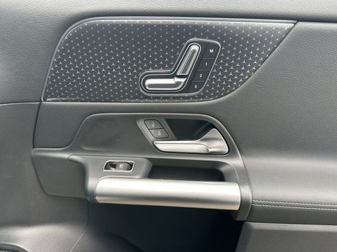 New 2025 Mercedes-Benz GLA 250 image 18