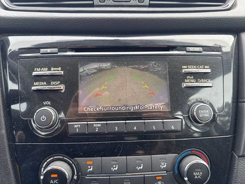Used 2017 Nissan Rogue S FWD image 17