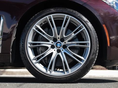 Used 2020 BMW 750i xDrive w/ Executive Package AWD/4WD image 13