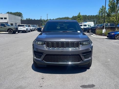 Used 2025 Jeep Grand Cherokee Laredo X AWD/4WD image 2