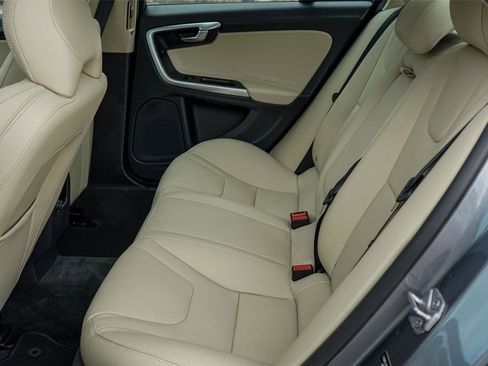 Used 2018 Volvo S60 T5 Dynamic w/ Vision Package image 23