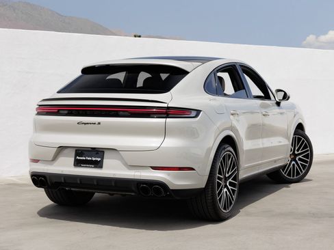 Certified 2025 Porsche Cayenne S AWD/4WD image 7