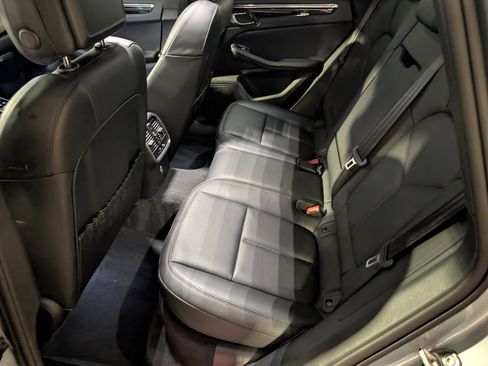 Used 2025 Porsche Macan image 22