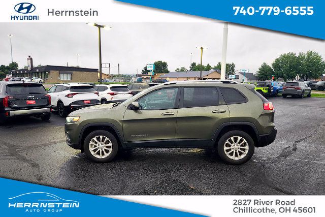Used 2021 Jeep Cherokee Latitude w/ Mopar Interior Package AWD/4WD image 4